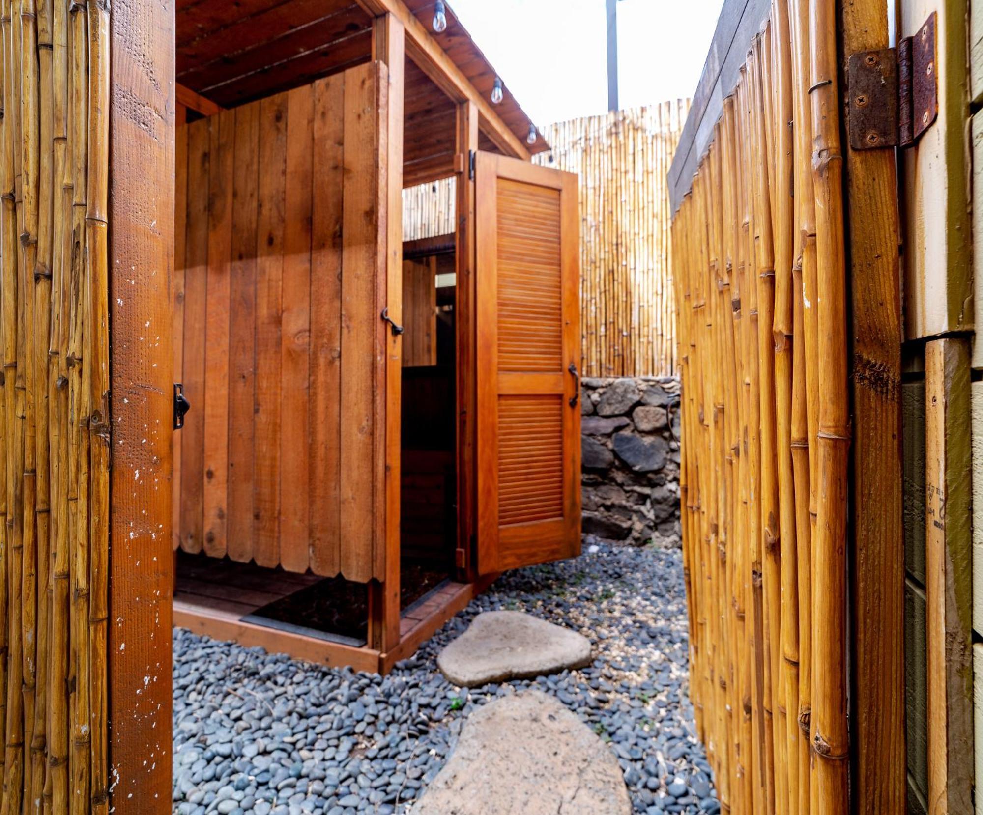 Lotus Suite, 1 Bedroom, Sleeps 4, Pool & Bbq, Pre-Renovation Summer Sale Кіхеї Екстер'єр фото