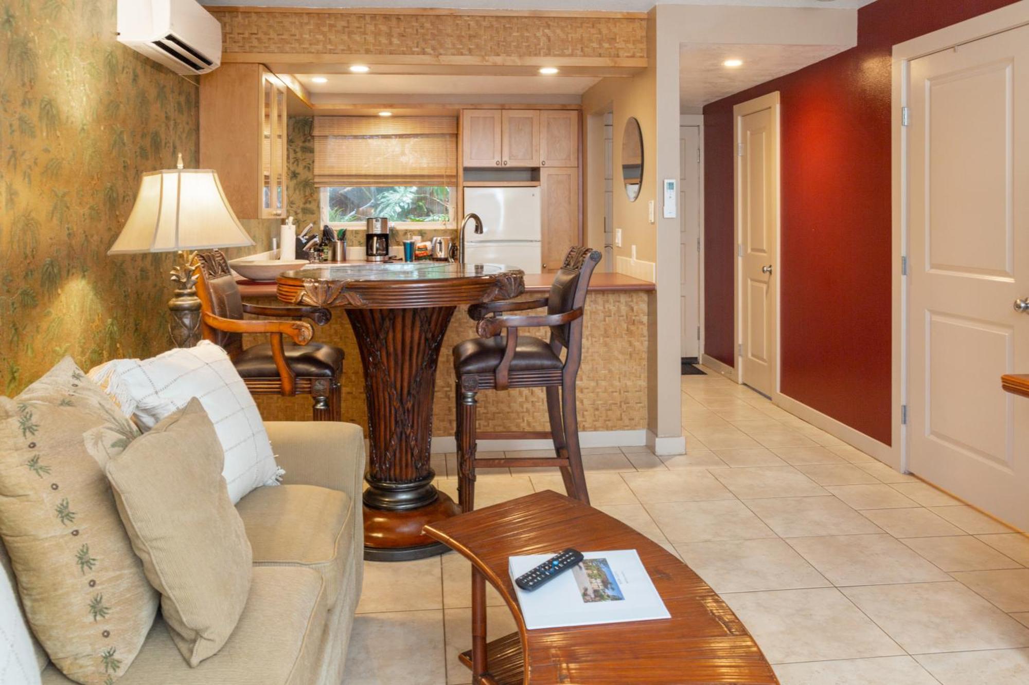 Lotus Suite, 1 Bedroom, Sleeps 4, Pool & Bbq, Pre-Renovation Summer Sale Кіхеї Екстер'єр фото