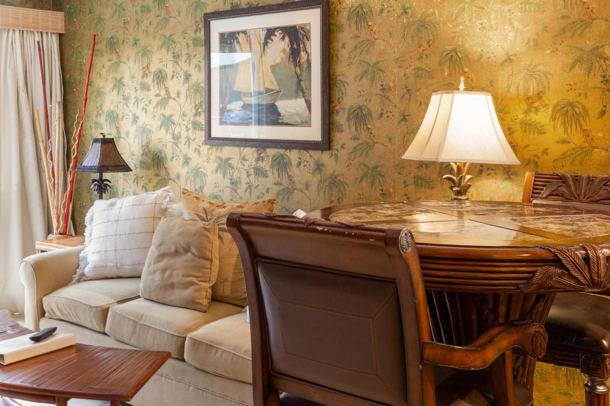 Lotus Suite, 1 Bedroom, Sleeps 4, Pool & Bbq, Pre-Renovation Summer Sale Кіхеї Екстер'єр фото