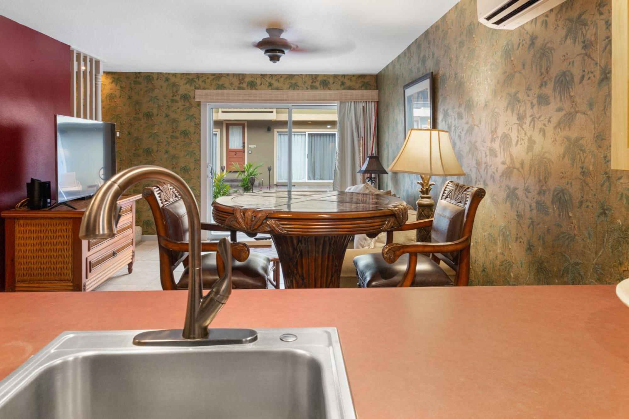 Lotus Suite, 1 Bedroom, Sleeps 4, Pool & Bbq, Pre-Renovation Summer Sale Кіхеї Екстер'єр фото