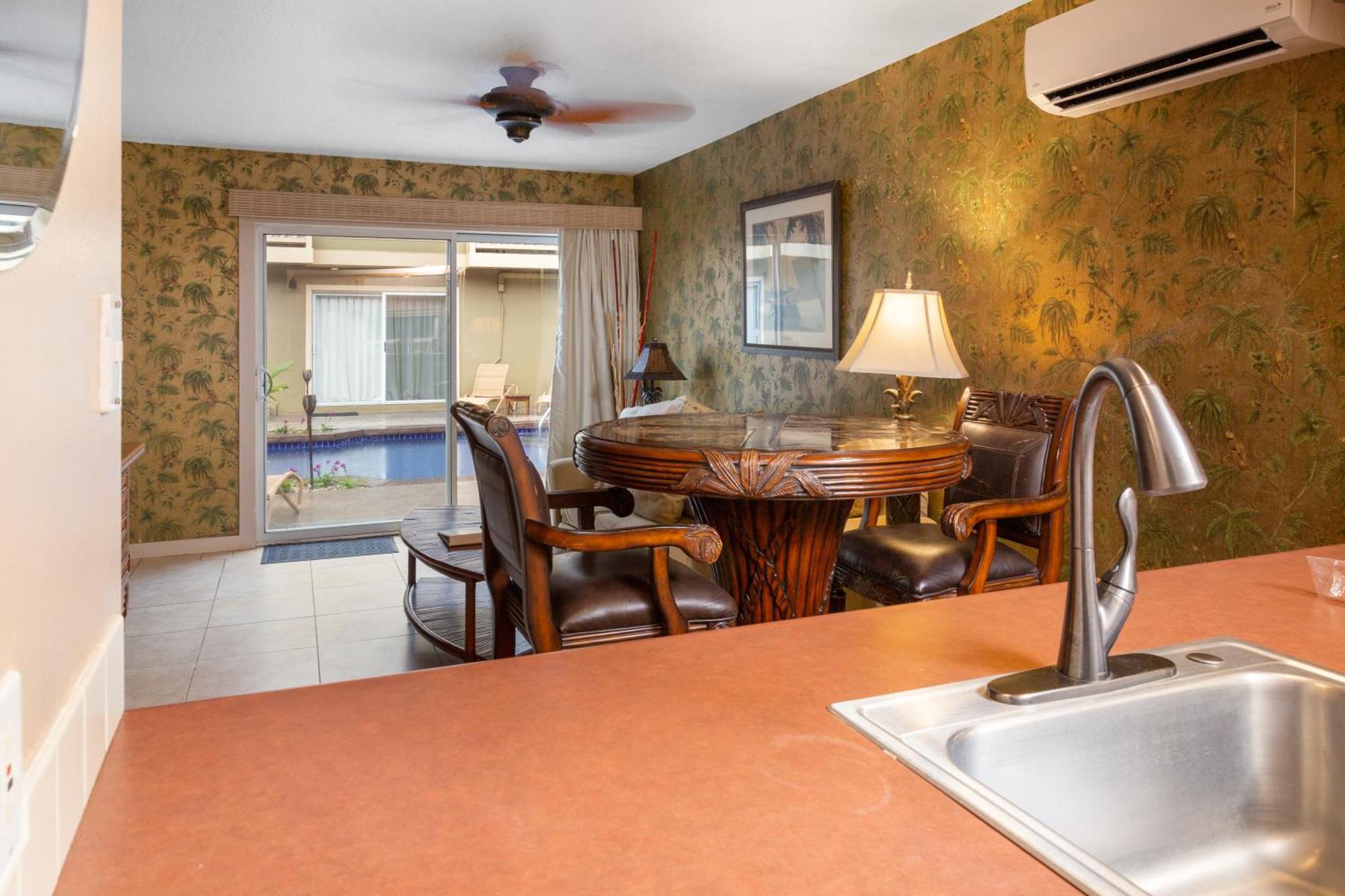 Lotus Suite, 1 Bedroom, Sleeps 4, Pool & Bbq, Pre-Renovation Summer Sale Кіхеї Екстер'єр фото